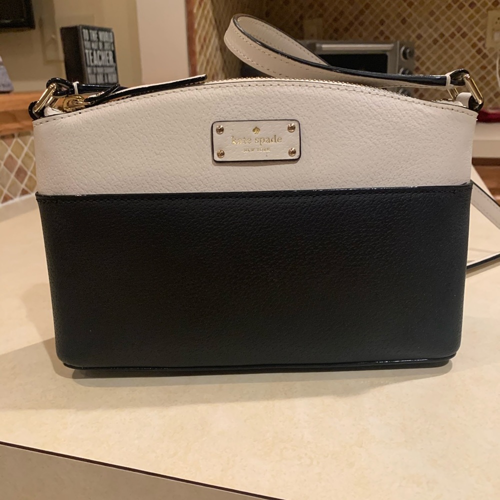 🦋SOLD NEVER USED Kate Spade Crossbody